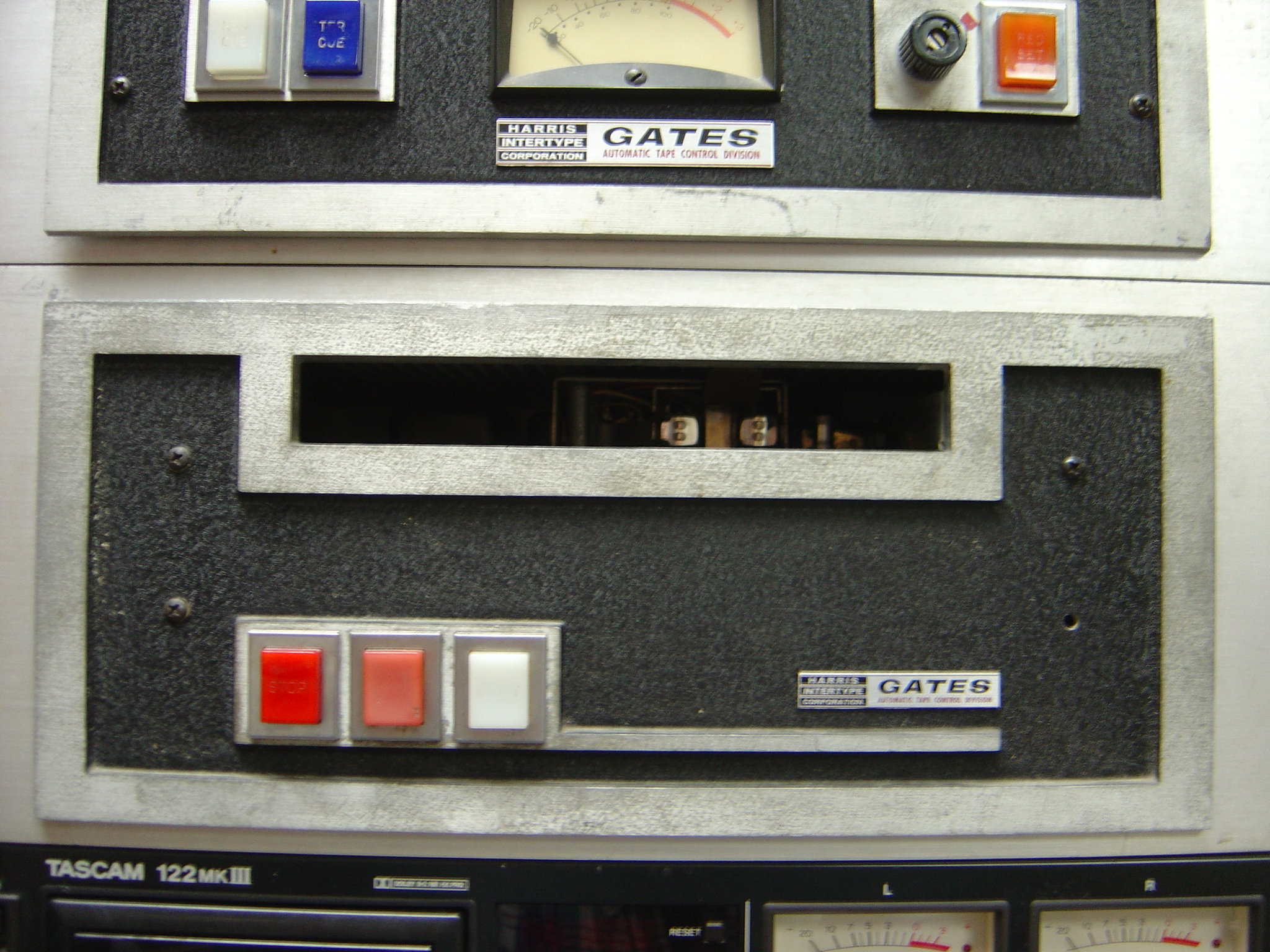 2004 - B - Muting Control Panel