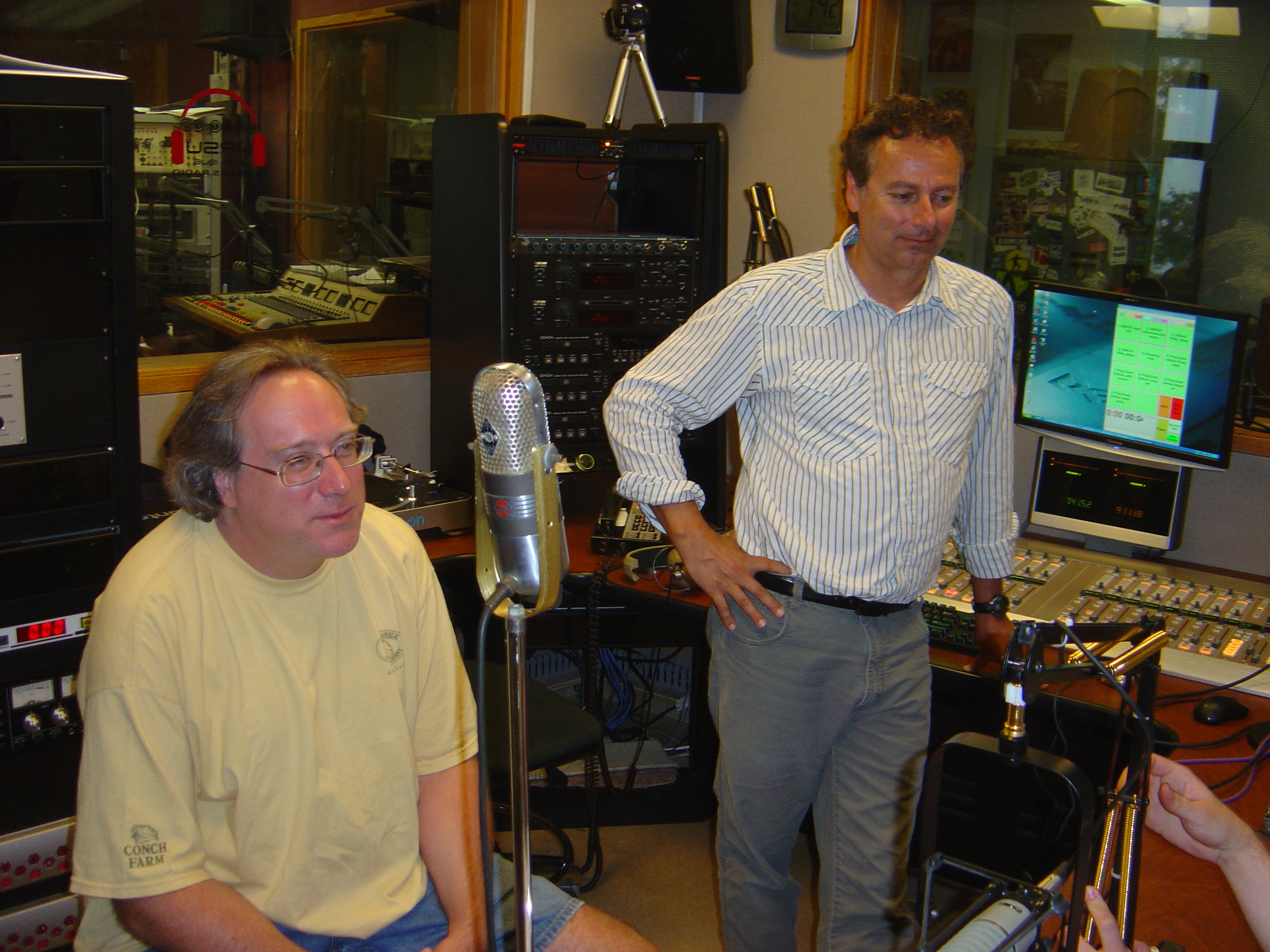 Geoffe Pappe and Paul Fowlie in FM with the RCA DX-77 Microphone