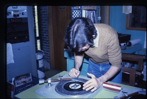 1978 WRSU Orientation Slide Show<br/>Cueing a 45. Take it out of gear....