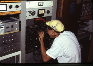 1987 WRSU Orientation Slide Show<br/>Setting up the Patch Bay<br>Ed Wong<br>Slide #34_3